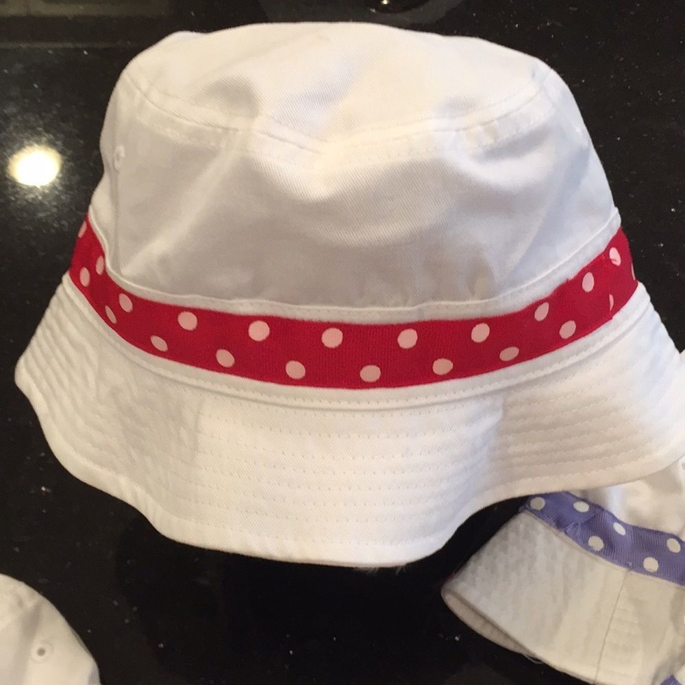 Toddler bucket hat red and white 🌞 hats last one